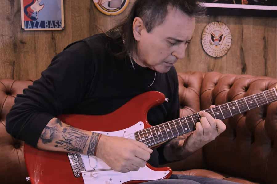 Claudio Tano is playing the VT1 UltraTrem tremelo in his guitar