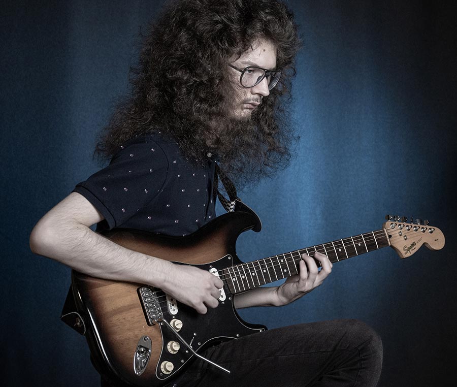 Guitarrist Max Ostro is playing with a VT1 Ultratrem