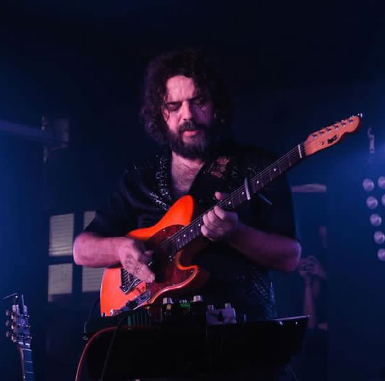 Amable Rodríguerz in concert, operating the VT2 Teletrem on his guitar.