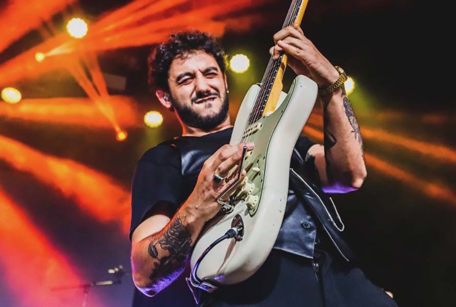 Raimundo Amador guitarist is playing with a VegaTrem tremolo