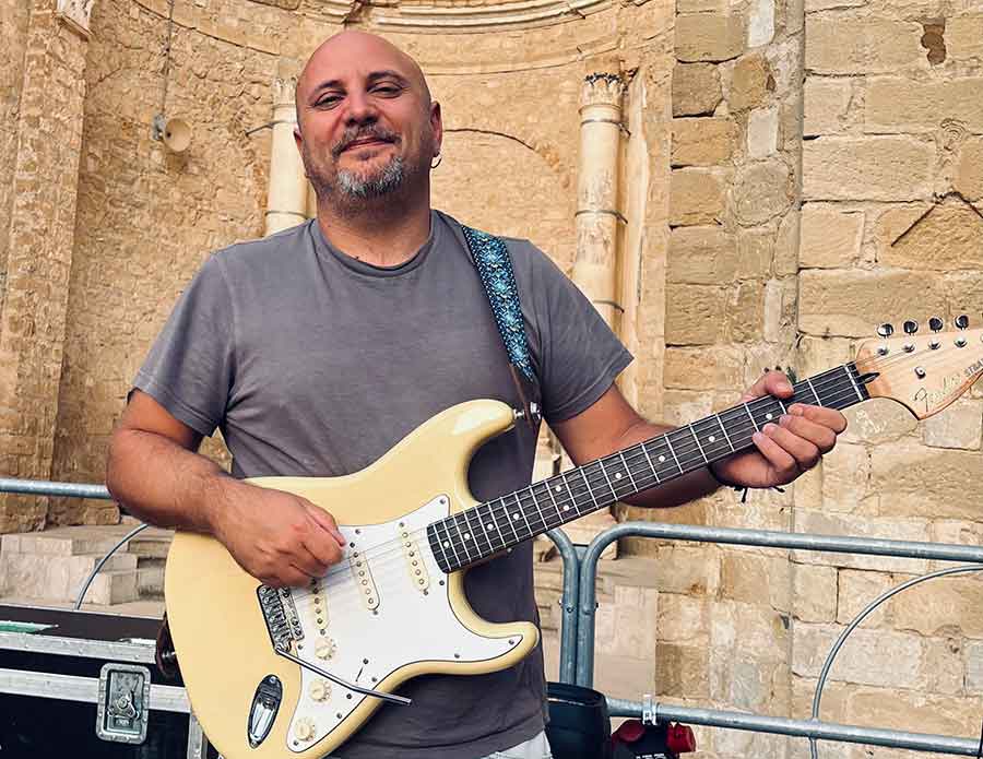 Marco Sfogli is playing a guitar with a VegaTrem VT1