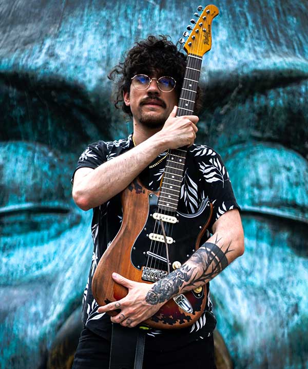 Guitarist Mike Gezel shows us his guitar and cradles it on the new VegaTrem bridge