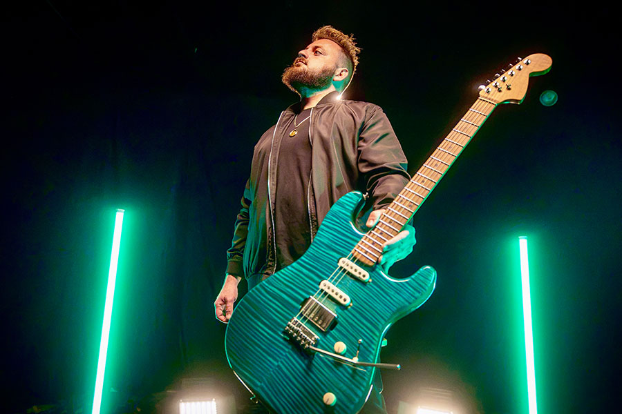 Igos Paspalj with his guitar and VT1 tremolo