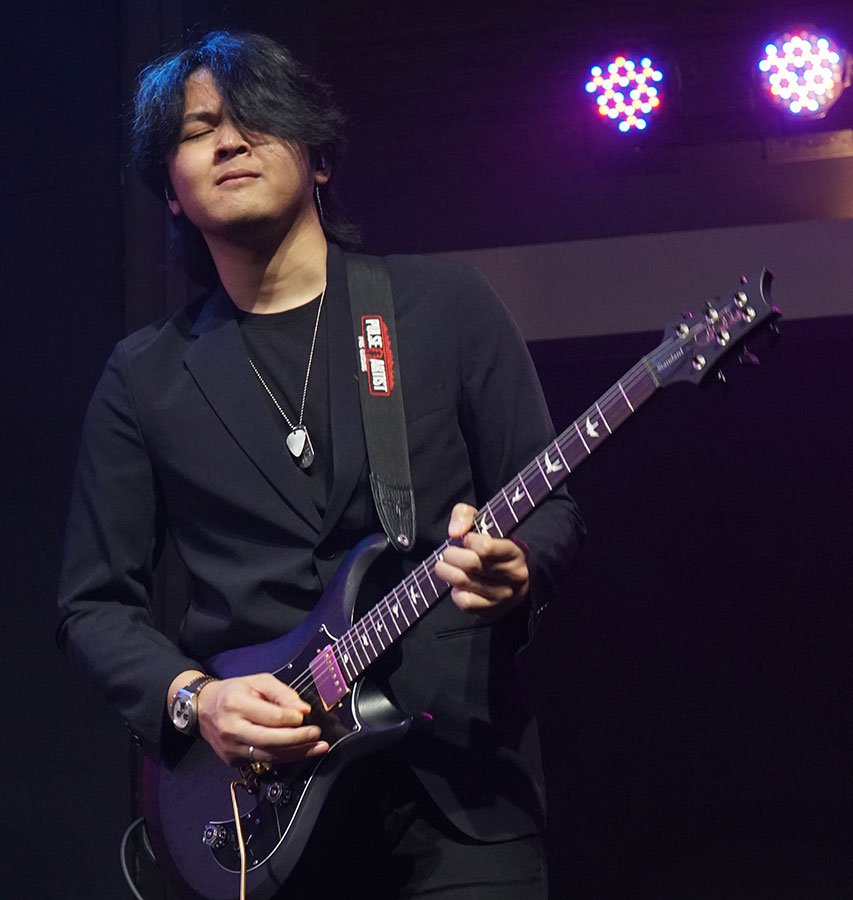 Abel González guitarist with a VegaTrem tremolo in his guitar