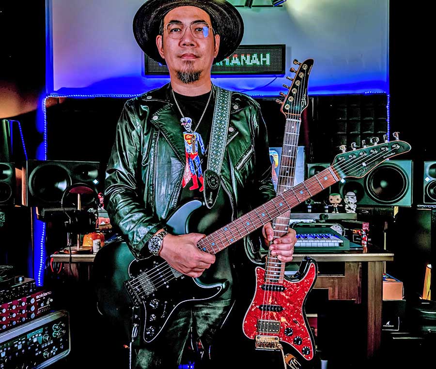 Cesar Ambrosini has a Vegatrem tremolo in his stratocaster